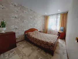 Сдаю посуточно однокомнатную квартиру 30.0 м² этаж 5/5 город Лысьва улица Делегатская 36