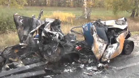 На трассе Ижевск - Алнаши в покореженном авто заживо сгорел водитель