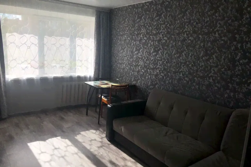Продам трехкомнатную квартиру 60.0 м² этаж 1/5 город Лысьва улица Куйбышева 9 Лысьвенский городской округ-3