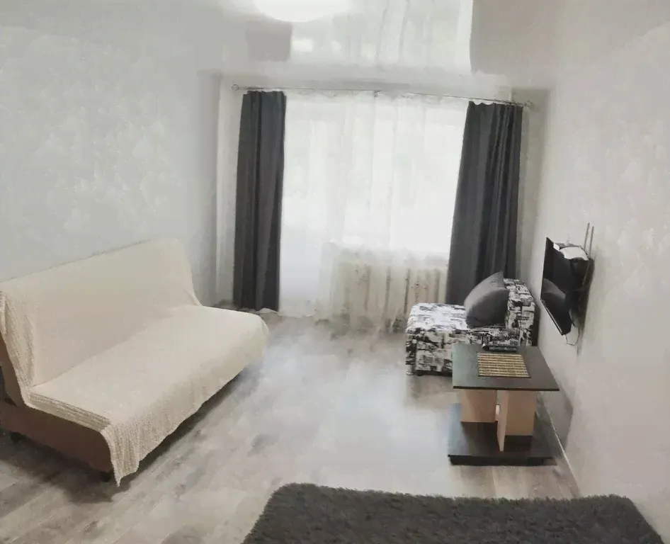 Сдаю посуточно однокомнатную квартиру 31.0 м² этаж 3/5 город Лысьва улица Оборина 2-4