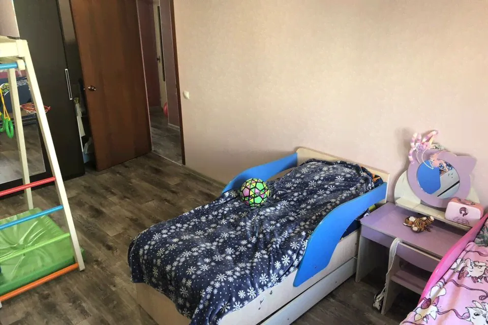 Продам трехкомнатную квартиру 60.0 м² этаж 1/5 город Лысьва улица Куйбышева 9 Лысьвенский городской округ-1