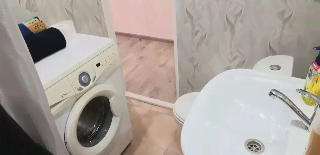Сдаю посуточно однокомнатную квартиру 30.0 м² этаж 2/5 город Лысьва улица Смышляева 26