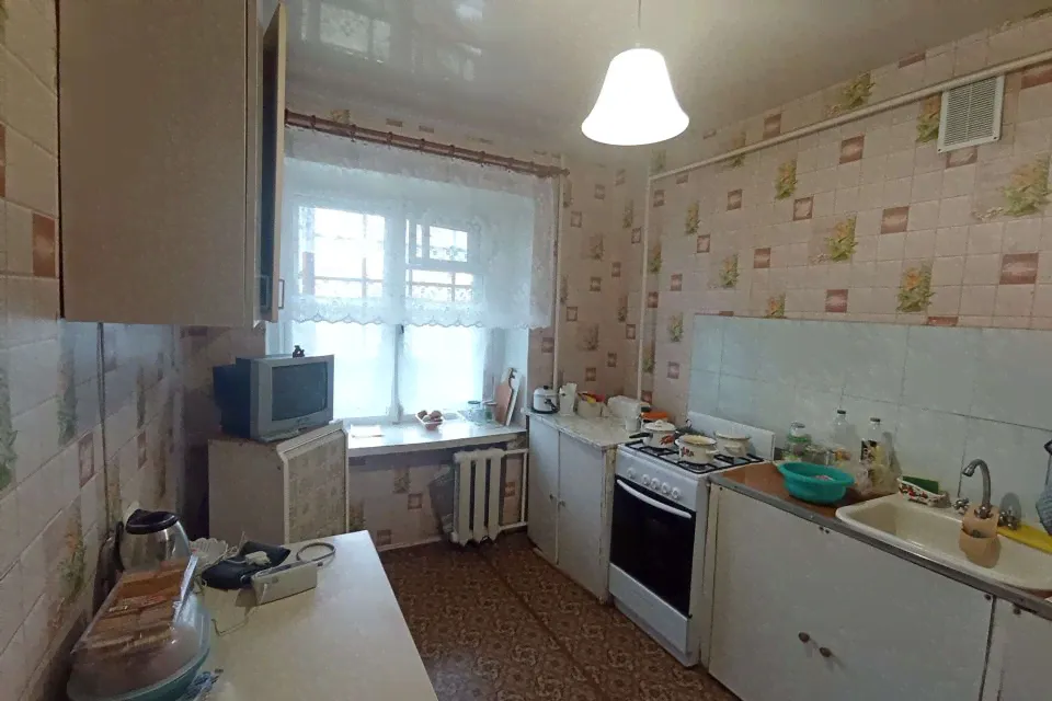 Продам трехкомнатную квартиру 62.3 м² этаж 2/5 город Лысьва улица Орджоникидзе 8 Лысьвенский городской округ-1