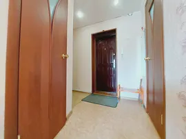 Сдаю посуточно однокомнатную квартиру 30.0 м² этаж 5/5 город Лысьва улица Делегатская 36