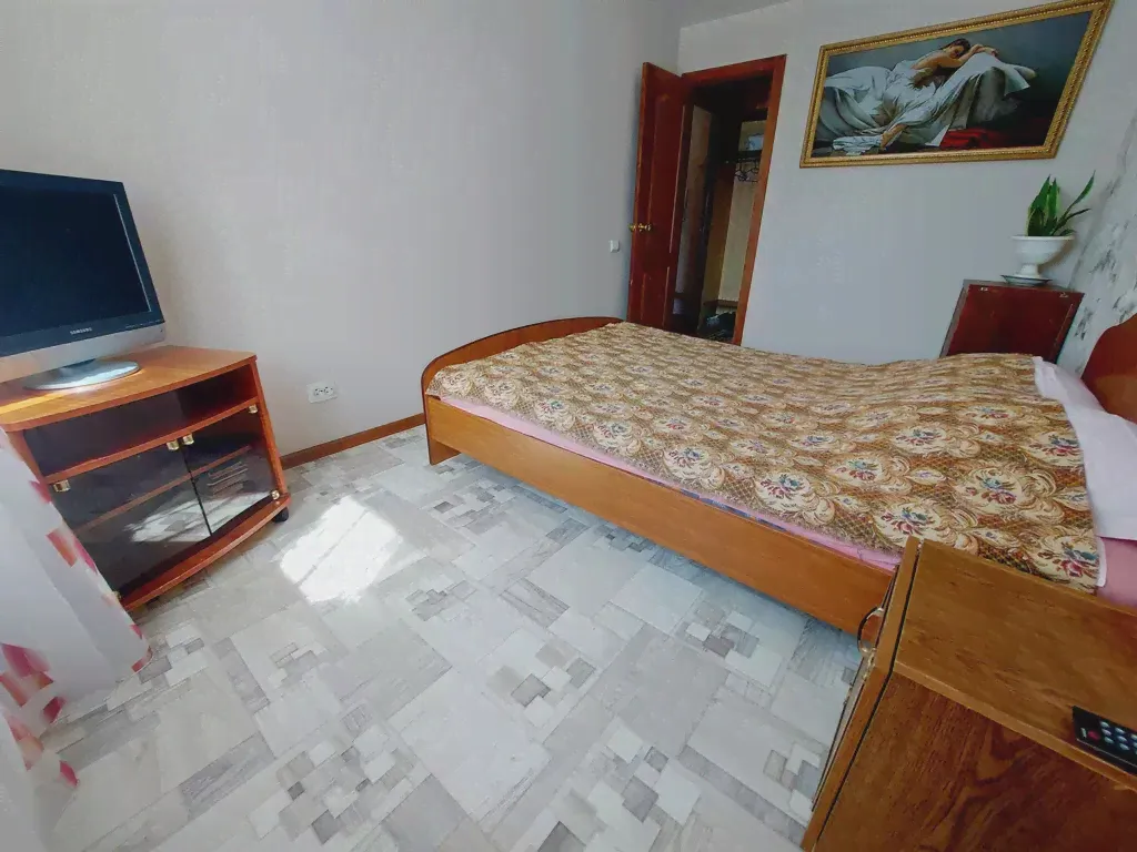 Сдаю посуточно однокомнатную квартиру 30.0 м² этаж 5/5 город Лысьва улица Делегатская 36-3