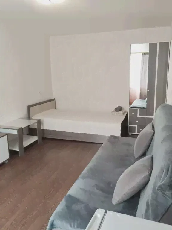 Сдаю посуточно однокомнатную квартиру 31.0 м² этаж 3/5 город Лысьва улица Кирова 15-3