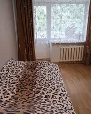Сдаю двухкомнатную квартиру 44.0 м² этаж 3/5 город Лысьва улица Перовской 19