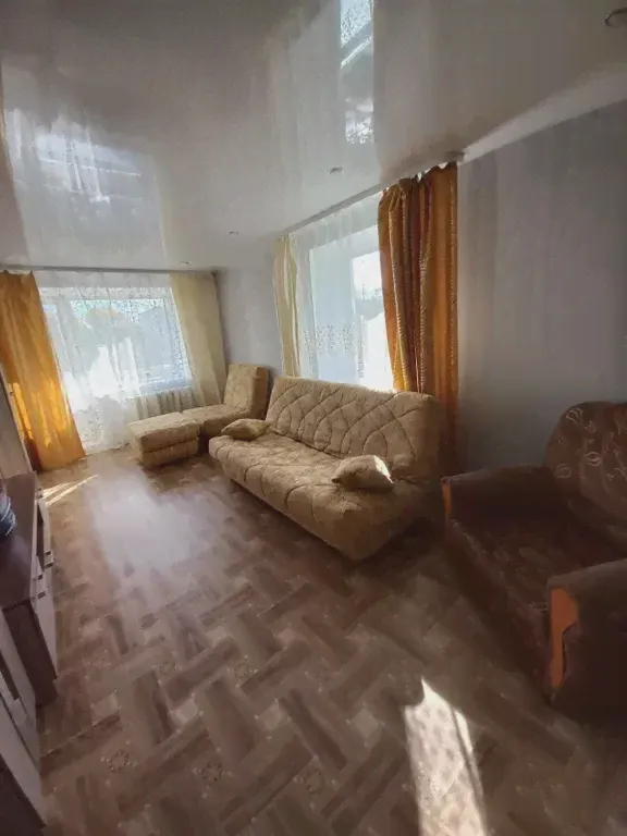 Сдаю посуточно двухкомнатную квартиру 52.0 м² этаж 3/5 город Лысьва улица Орджоникидзе 10а-2