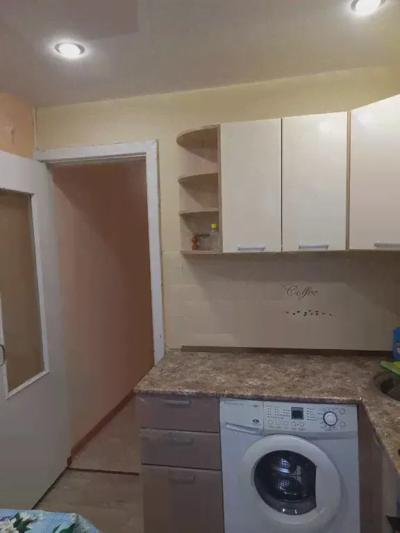 Сдаю посуточно двухкомнатную квартиру 52.0 м² этаж 3/5 город Лысьва улица Орджоникидзе 10а-1