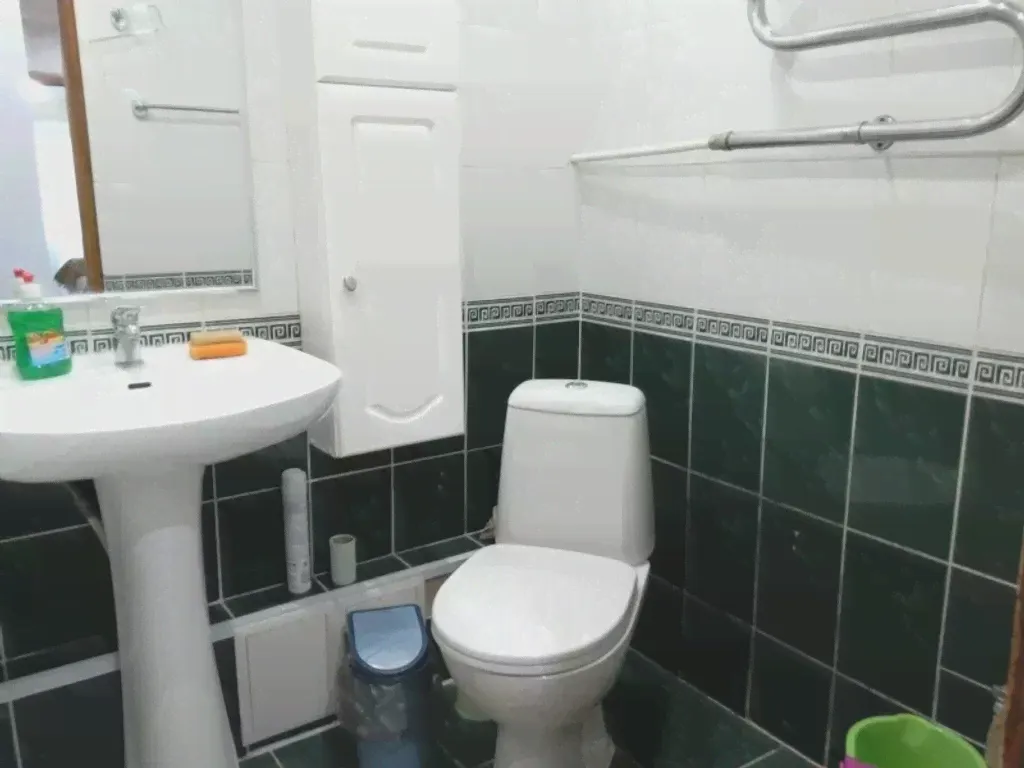Сдаю посуточно двухкомнатную квартиру 42.0 м² этаж 2/5 город Лысьва улица Репина 33-4