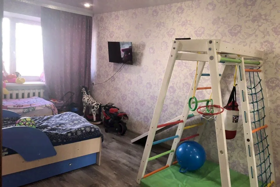 Продам трехкомнатную квартиру 60.0 м² этаж 1/5 город Лысьва улица Куйбышева 9 Лысьвенский городской округ-2