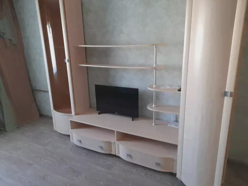 Сдаю посуточно двухкомнатную квартиру 60.0 м² этаж 5/5 город Лысьва улица Орджоникидзе 8