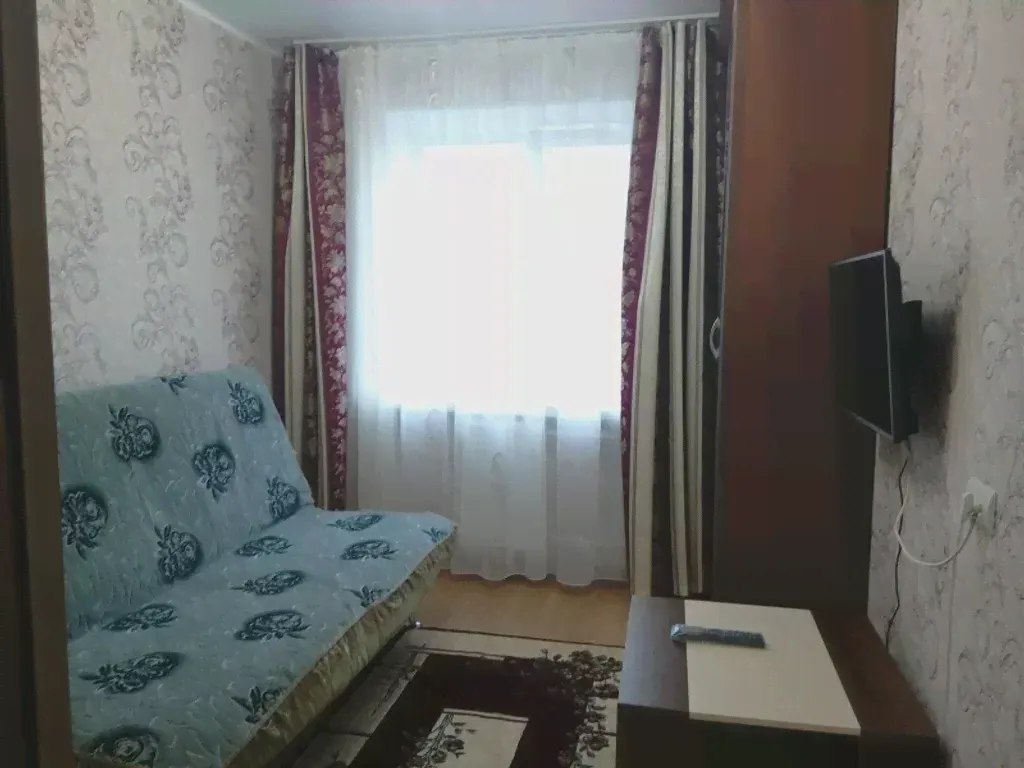 Сдаю посуточно двухкомнатную квартиру 42.0 м² этаж 2/5 город Лысьва улица Репина 33-3